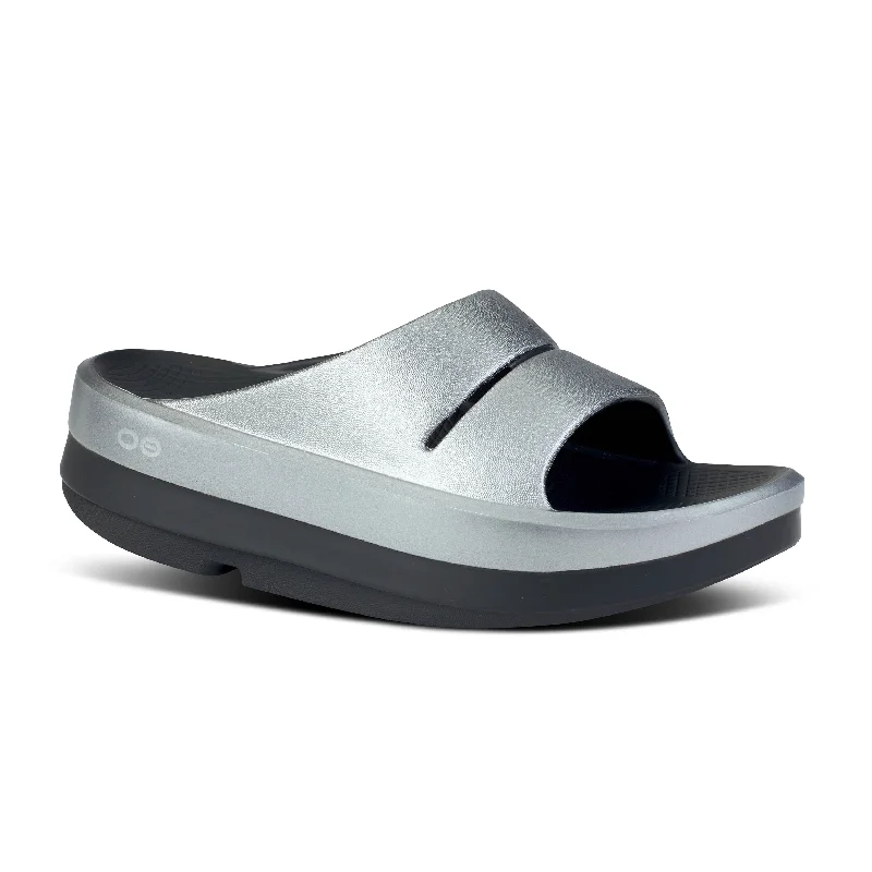 Women's OOmega OOah Slide Sandal in Basalt